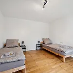 Apartment Kostengünstige Für Monteure In Zizishausen-nürtingen, Wifi, Smart Tv, Parkplatz, Autobahn A8, Stuttgart *