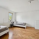 Kostengünstige Für Monteure In Zizishausen-nürtingen, Wifi, Smart Tv, Parkplatz, Autobahn A8, Stuttgart * Zizishausen
